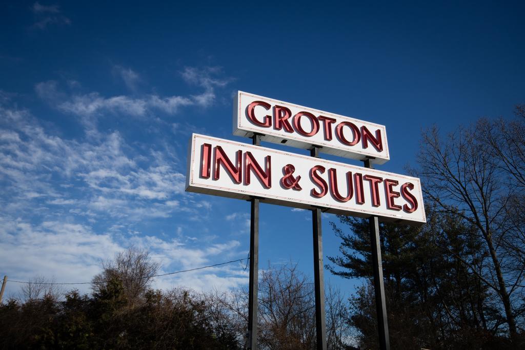 Groton Inn & Suites מראה חיצוני תמונה